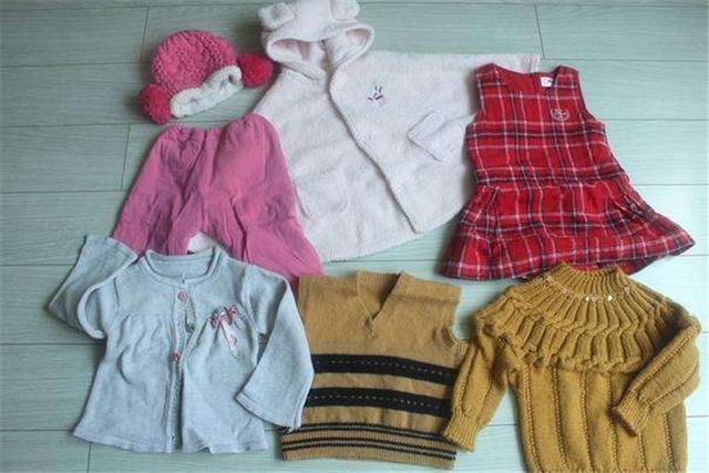 親戚家孩子“沒穿幾次的舊衣服”，別都給孩子用！衣服雖好，也有隱患